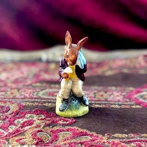 Royal Doulton Billie Bunnykins “Cooling Off” DB3